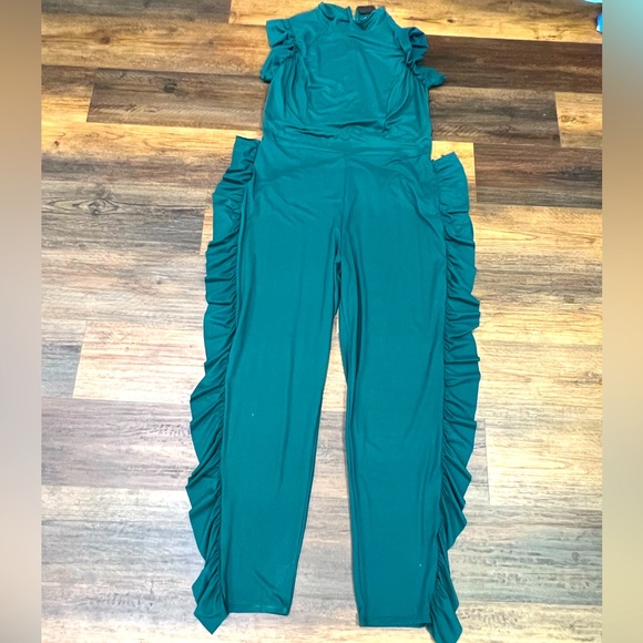 Green plus size jumpsuit - Picture 1 of 3